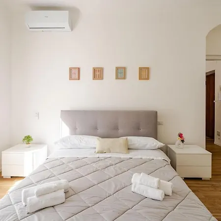 - A Pochi Passi Dalla Stazione Apartment *